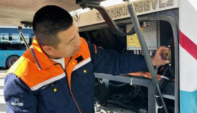 气温下降 青岛温馨巴士多举措保障市民温暖顺畅出行