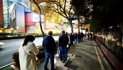 文明礼让成风尚！青岛“11·11排队日”绘就城市最美风景线