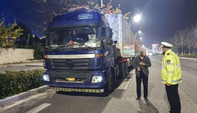 青岛即墨交管开展货车夜间违停专项整治