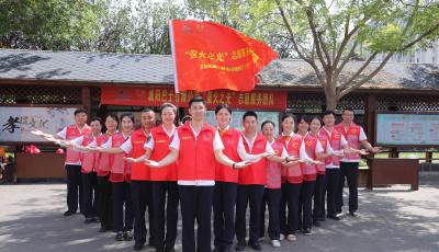 1508名“駕駛標(biāo)兵”！城陽巴士十米車廂擎起文明火炬