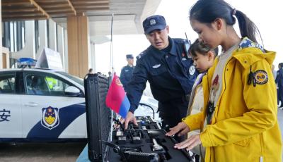 警營開放零距離 平安守護暖民心——青島市南公安以沉浸式活動筑牢交通安全防線