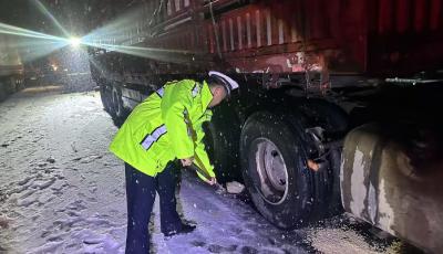 迎戰風雪！青島公安交管出動警力2200余人次，徹夜保障道路安全暢通