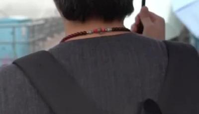 执勤期间母亲为其撑伞的兵哥哥找到啦！值完勤后陪母亲逛了逛吃了顿饭，“妈妈说我执勤的样子让她很骄傲” 原视频.mp4