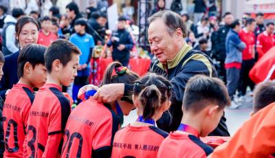 開(kāi)放的足球城 3V3世界杯從青島街頭擁抱世界