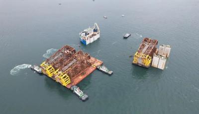 寒风中连续奋战7小时！青岛引航站助力海工设备完美出港