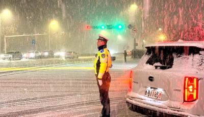 黃島交警出動警力390人次，全力護航雪天道路出行安全