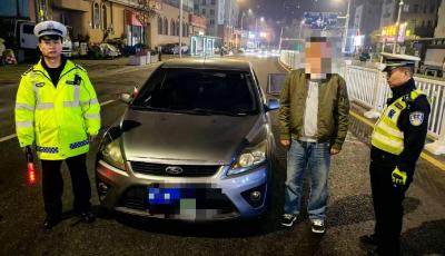 青島市北交警嚴(yán)查酒醉駕交通違法行為