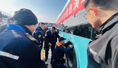 防滑鏈實操比武 溫馨巴士開展綜合演練