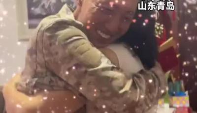 青岛小伙付龙龙两次受阅！离家七个月，载誉归来第一时间与妻子拥抱，坦言“只要祖国召唤，我随时都在”