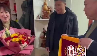 《跨越1400公里的双向奔赴!"光头大哥"高速上火中救人，时隔两年被救小伙来青岛谢恩》