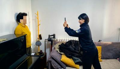 青島登州路派出所：上門辦證解民憂 溫情服務暖人心