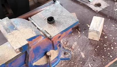 掰开是生活 合上是艺术 不用一根钉 青岛大爷“瞎掰”出鲁班凳