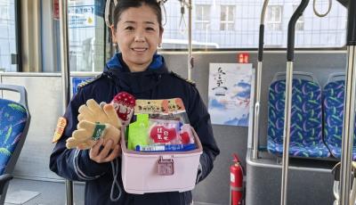 冬至温情伴出行 青岛这趟408路满载暖意