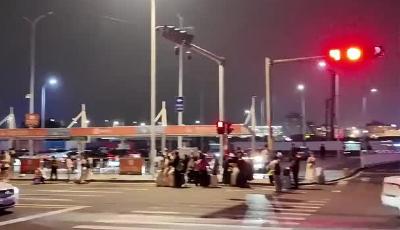 城市温度计 中秋也测量一座城在末班公交的暖意