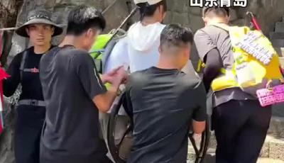 青岛轮椅女孩三天三夜攀登泰山 衣裤手套全磨碎 双手皆血泡 众人助力梦想：轮椅上亦能享世界