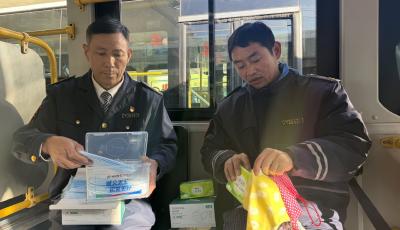 把温暖“缝”进车厢！青岛巴士389路特需服务队打造暖心公交