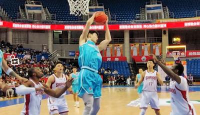 88:81戰(zhàn)勝山西男籃 青島嶗山啤酒男籃將迎來德比戰(zhàn)與魔鬼賽程