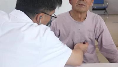 一个人，15 年，3000 人的健康他是山村“行走的 120”