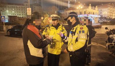 青岛市南交警一举查获两辆“炸街”摩托