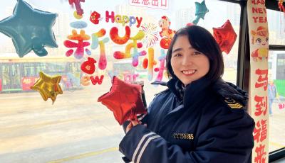 猜燈謎、打卡送好禮！青島巴士“元旦主題車”邀您邂逅出行驚喜