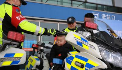 青島舉辦“路地融合”警營開放日活動