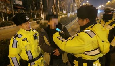 青島市南公安凌晨出擊，兩名“酒司機”被查