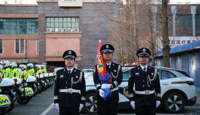 青島李滄交管：警徽閃耀，致敬中國人民警察節！