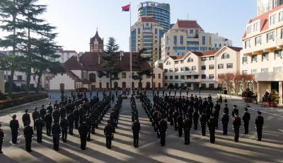 青島市公安局舉行升警旗儀式慶祝第六個中國人民警察節