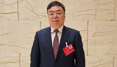兩會(huì)聲音 | 青島市人大代表李蛟龍建議：推進(jìn)生成式人工智能在基礎(chǔ)教育領(lǐng)域規(guī)范應(yīng)用  