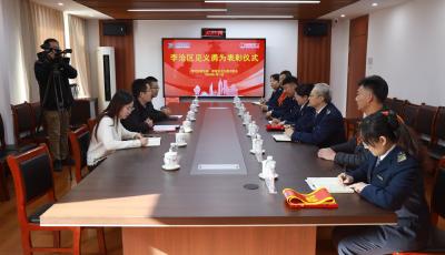 危急时刻他带头抬车救人！青岛公交司机王修帅获“李沧区见义勇为积极分子”荣誉称号