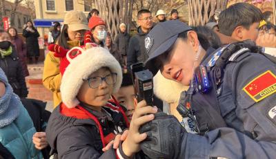 青島市北公安青鸞特巡隊開展安全宣防活動