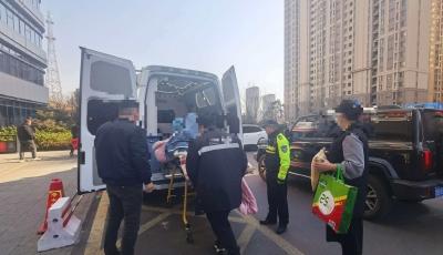 爭分奪秒！青島交警護送急癥病人轉院