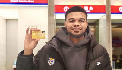 ?青島海牛新外援打卡青島銀行營業廳，暖心服務收獲點贊 