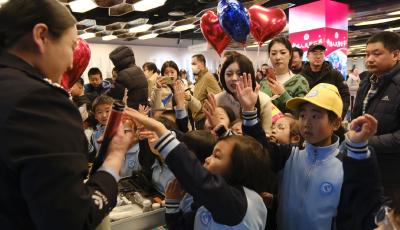 開啟警民雙向奔赴！青島公安舉辦第六個中國人民警察節主題宣防活動