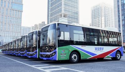 青島溫馨巴士98輛新能源公交上線 服務(wù)20余條線路