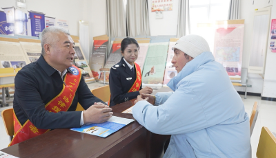 青島援疆律師與當地司法局開展普法宣傳活動