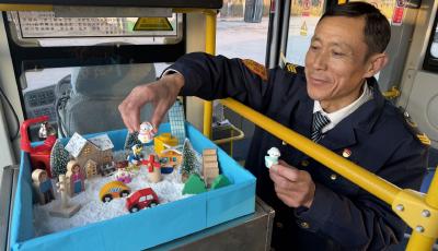 打造主題車廂 青島巴士“冰雪暖行”專車上線