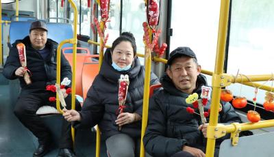 推出“全線暖鏈 ”服務 青島李滄巴士溫暖守護市民寒冬出行
