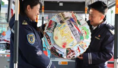 沉浸式打卡城市风景 青岛巴士邀您“慢下来、深度游” 