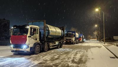 冰封路面的“熱”擔當！青島水務固廢公司“組隊發(fā)車”力保垃圾日產日清