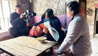 他們在北梁家莊拍“鄉(xiāng)村大片”