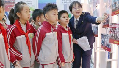 種下綠色出行“種子”！青島李滄巴士邀萌娃“趣”探公交場站