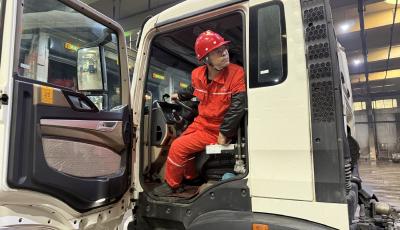 新春走基層丨方向盤上的“守歲人”：環衛司機吳海波的新春“轉運記”