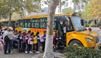 車休人不休 青島溫馨校車開啟寒假運(yùn)營(yíng)模式