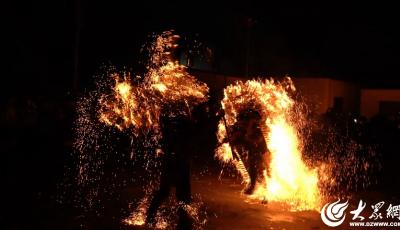 新春走基層 | 非遺火虎 藏在3600根火捻里的新年祈福