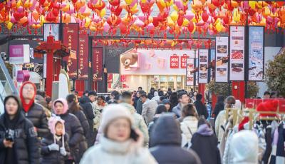 新春走基層 | 新年添新衣，青島人為何“愛逛奧萊”