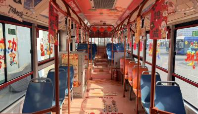 馬年元素裝點(diǎn)車廂！青島市北巴士新春主題公交溫馨啟航
