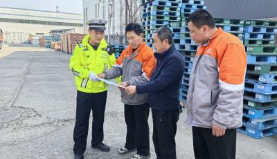  平安護(hù)航“開(kāi)工季”：青島公安交管送教上門(mén)開(kāi)講“安全第一課”