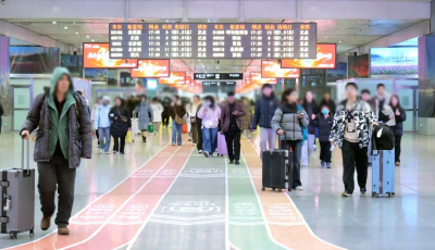 新春走基層丨春運路上，青島地鐵“彩虹車站”用服務點亮回家路