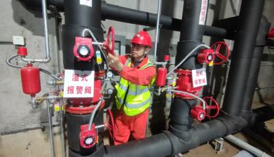 新春走基層丨“今年春節我來守！”維修班長徐強以匠心守護城市的潔凈年